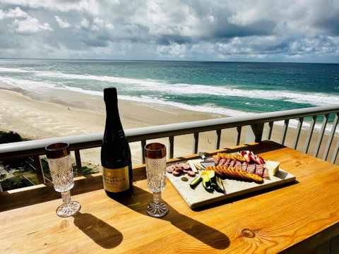 BEACHSIDE/ PARADISE BEST VIEWS GOLD COAST - Accommodation Gladstone 0