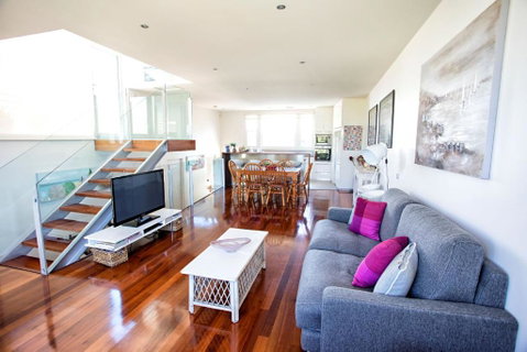 BELLA CASA - Accommodation Gladstone 0