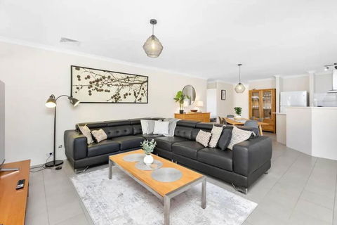 Bentley Haven, Cozy Family Retreat - Accommodation Gladstone 0