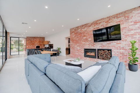 CASALE ESTATE - Accommodation Gladstone 1