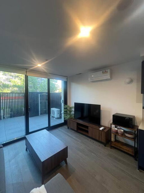 CBD - Pool - Sleeps 4 - Parking - Accommodation Gladstone 1