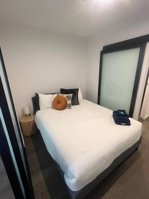 CBD - Pool - Sleeps 4 - Parking - Accommodation Gladstone 2