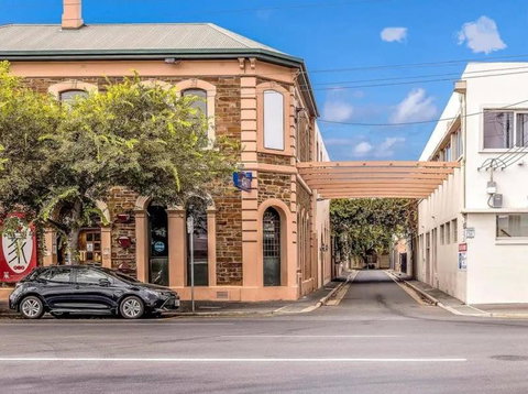 CBD Premium Location Studio - Accommodation Gladstone 0