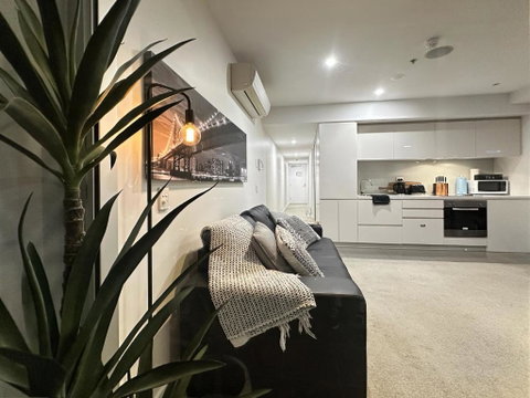 CBD Sky View Apartment - Accommodation Gladstone 4