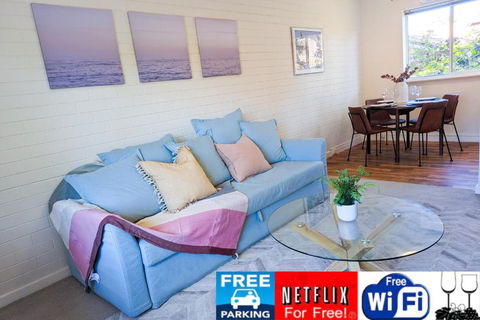 Crawley Cosy Urban Retreat Close To CBD UWA Free Park Netflix - Accommodation Gladstone 0