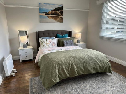 Daisy Cottage On Duke 2BR - Accommodation Gladstone 2