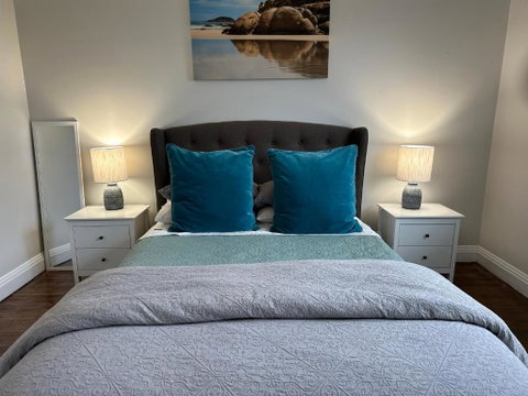 Daisy Cottage On Duke 2BR - Accommodation Gladstone 1