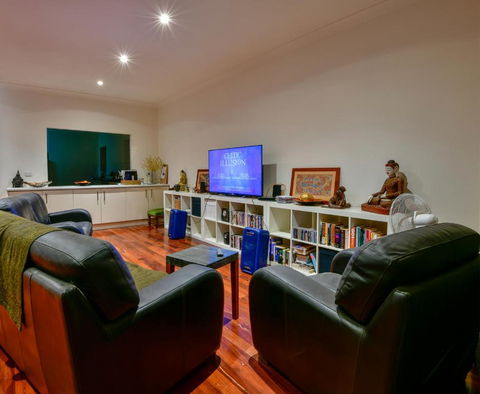 Crossroads Ecomotel - Accommodation Gladstone 4