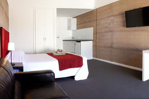 Crossroads Ecomotel - Accommodation Gladstone 1