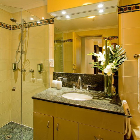 Darling Harbour Getaway - Accommodation Gladstone 2
