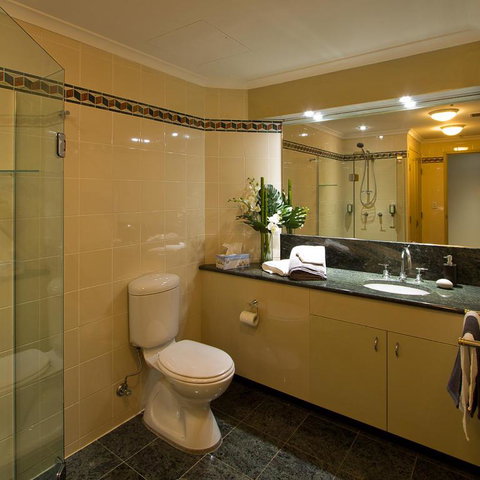 Darling Harbour Getaway - Accommodation Gladstone 1