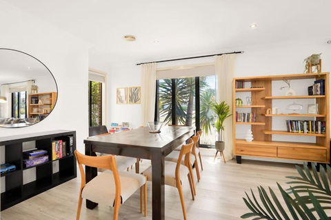 Deluxe Family Montpellier Gardens Estate - Burwood - Accommodation Gladstone 3