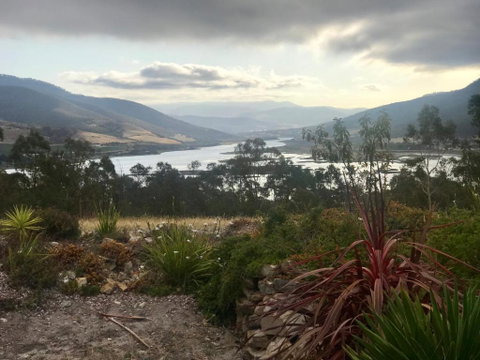 Derwent Mist Villas (Acacia Villa) - Accommodation Gladstone 1