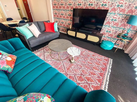 Darling Harbour Stunning City Location With Pool, Gym, Wifi, Netflix - Accommodation Gladstone 4
