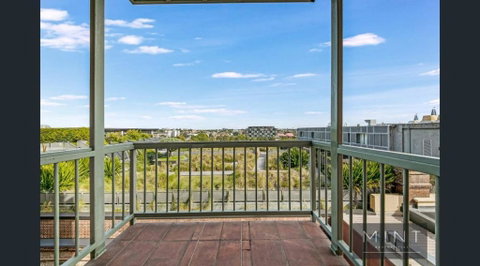 Darling Harbour Stunning City Location With Pool, Gym, Wifi, Netflix - Accommodation Gladstone 1
