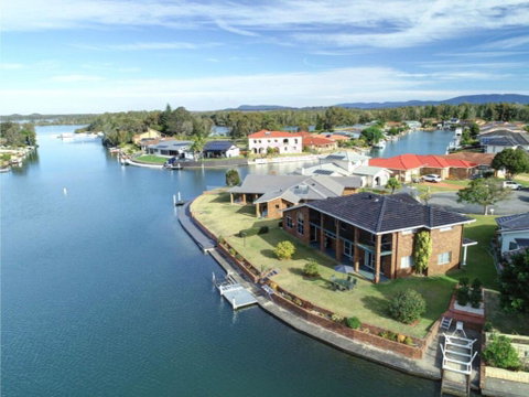 27 Friendship Key - Accommodation Gladstone 1