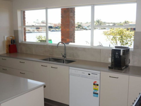 27 Friendship Key - Accommodation Gladstone 2
