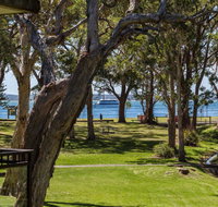 28 'Bay Parklands' 2 Gowrie Ave - pool tennis  stunning views - Accommodation Gladstone