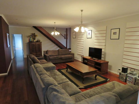 29 Church St, Cowes - Large Holiday House Close To Shops And Beach - Accommodation Gladstone 1