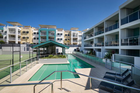 2BR Coolum Beach Escape , Courtyard, Pool, Spa, Tennis - Accommodation Gladstone 3