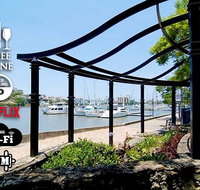 2BR Lovely River  Retreat Pool Gym Wine Netflix - Accommodation Gladstone