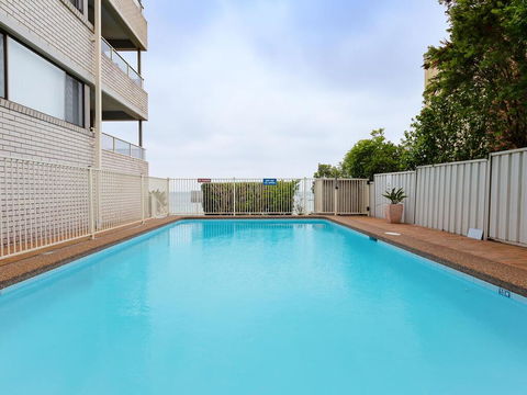 3 'Bangalee' 41 Soldiers Point Rd - Fantastic Waterfront Unit With Pool, WIFI & Chromecast - Accommodation Gladstone 1