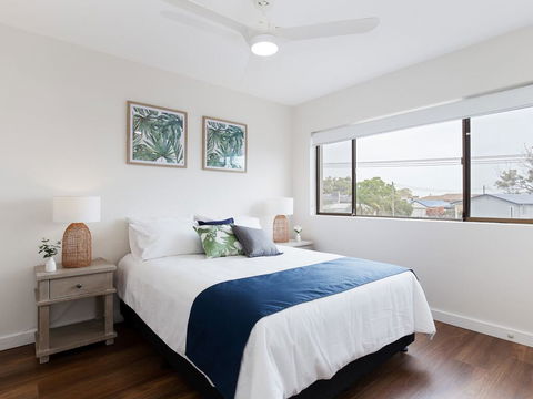 3 'Bangalee' 41 Soldiers Point Rd - Fantastic Waterfront Unit With Pool, WIFI & Chromecast - Accommodation Gladstone 3