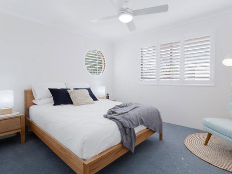 3 'Pelican Sands', 83 Soldiers Point Rd - Stunning Waterfront Unit With Magical Water Views & Air Conditioning - Accommodation Gladstone 3
