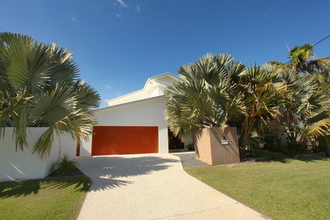 3 Bauhinia Crescent Marcoola - PET FRIENDLY, LINEN SUPPLIED, 500 BOND - Accommodation Gladstone 0
