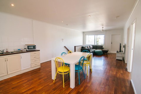 3 Bedroom Apartment / Spence St - Accommodation Gladstone 3
