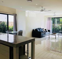 3 Bedroom Executive Luxury Beachside Townhouse - Accommodation Gladstone