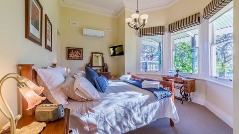 3 Genesta St, Cowes - Federation Home - Accommodation Gladstone 1
