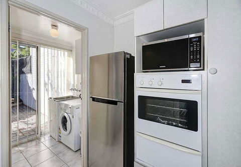 3 Oceans Apartments - Scarborough - Accommodation Gladstone 0