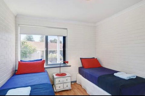 3 Oceans Apartments - Scarborough - Accommodation Gladstone 1