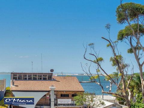 303 'The Shoal', 4-8 Bullecourt Street - Air Conditioning, WIFI, Netflix, Views, Linen & Lift - Accommodation Gladstone 0