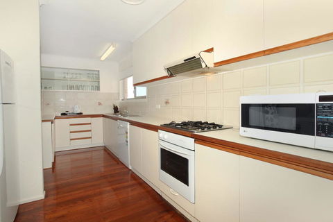 32 Barra Crescent, Coolum Beach. Bond 500, FOXTEL, WIFI, Linen Supplied - Accommodation Gladstone 3
