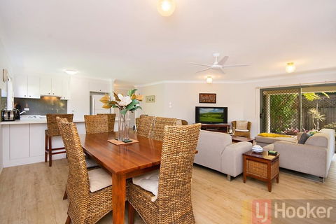32 Beachside - Accommodation Gladstone 3