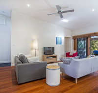 33 Bangalow - Narrawallee's Beautiful Bungalow - Accommodation Gladstone
