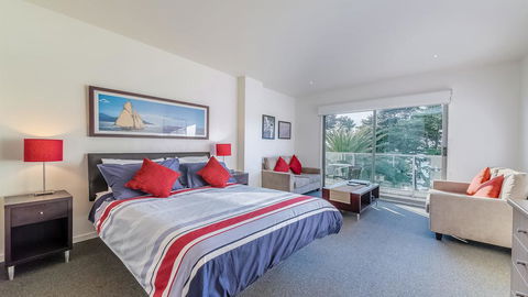 344 The Waves, Cowes - Accommodation Gladstone 2