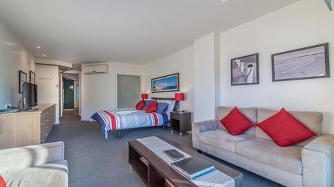344 The Waves, Cowes - Accommodation Gladstone 3