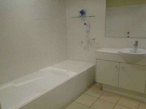 349 'Oaks Pacific Blue' 265 Sandy Point Road - Fantastic Pool - Accommodation Gladstone 2