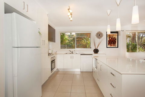 35 Santa Monica Avenue Coolum Beach, Pet Friendly, Linen Included - Accommodation Gladstone 3