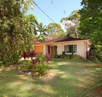 35 Santa Monica Avenue Coolum Beach Pet Friendly Linen Included - Accommodation Gladstone