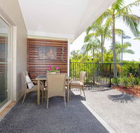 356 ' Oaks Pacific Blue' 265 Sandy Point Rd - Air conditioned direct pool access and suited for disability - Accommodation Gladstone