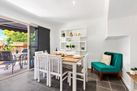 3BR Beach Escape AC, Pool, Tennis, Wine, Coffee, Netflix - Accommodation Gladstone 1