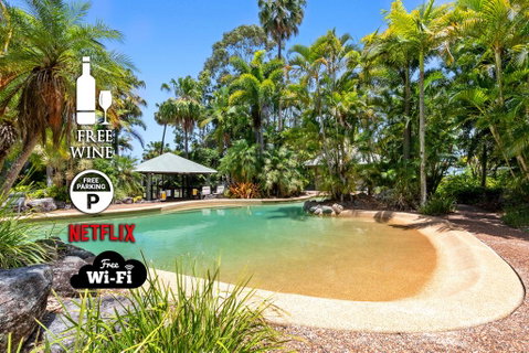 3BR Beach Escape AC, Pool, Tennis, Wine, Coffee, Netflix - Accommodation Gladstone 0