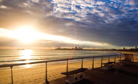 3BR Beach Escape AC, Pool, Tennis, Wine, Coffee, Netflix - Accommodation Gladstone 2