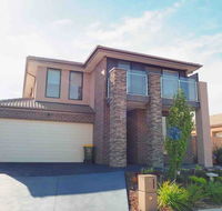4 Bed 2 And A Half Bath Luxury Villa in Point Cook - Accommodation Gladstone