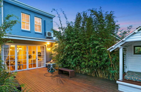 4 Ensuite Chelsea Villa CBD-Airport - Accommodation Gladstone 0