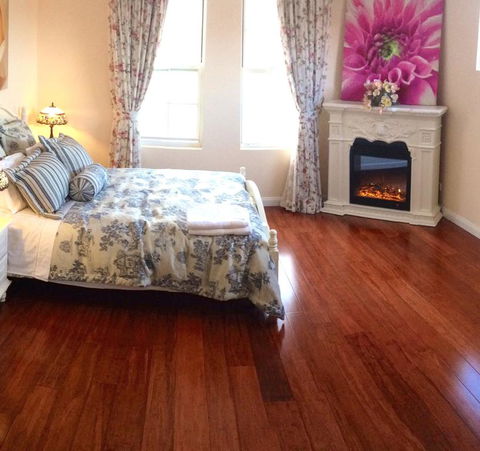 4 Ensuite Chelsea Villa CBD-Airport - Accommodation Gladstone 1